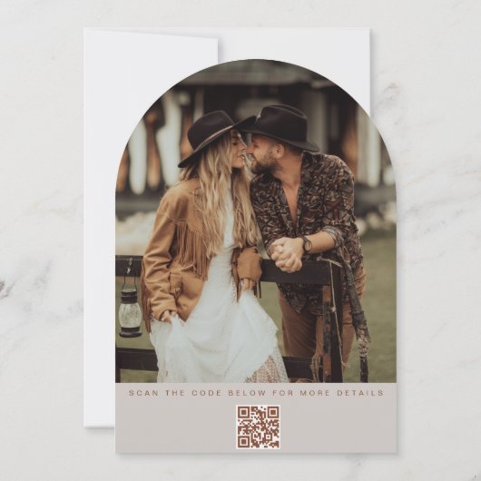 Moderne Arch Beige Hochzeit speichern die Datumska Einladung (Rückseite)