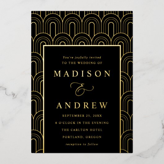 Moderne Arch Deko Black and Gold Wedding Folieneinladung (Vorderseite)