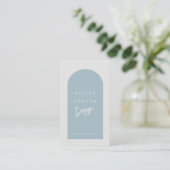 Moderne Arch Designer Dusty Blue Business Card Visitenkarte (Stehend Vorderseite)