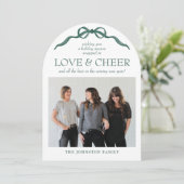 Moderne Arch Elegante Green Bow Foto Einladung (Stehend Vorderseite)