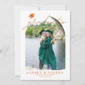 Moderne Arch Graduates Double Graduation Party Einladung (Vorderseite)