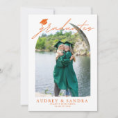 Moderne Arch Graduates Double Graduation Party Einladung (Vorderseite)