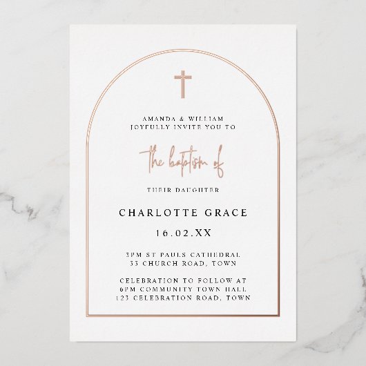Moderne Arch Minimalistische Taufe Real Rose Gold Folieneinladung (Vorderseite)