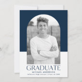 Moderne Arch Navy Color Block Graduation Party Einladung (Vorderseite)