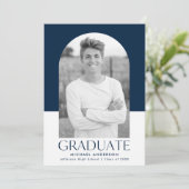 Moderne Arch Navy Color Block Graduation Party Einladung (Stehend Vorderseite)