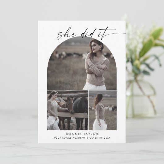 Moderne Arch sie machte es Foto Collage Abschluss Ankündigung (Stehend Vorderseite)