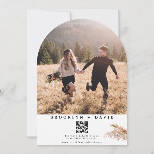 Moderne Arched Boho Pampas Grass Wedding Einladung (Rückseite)