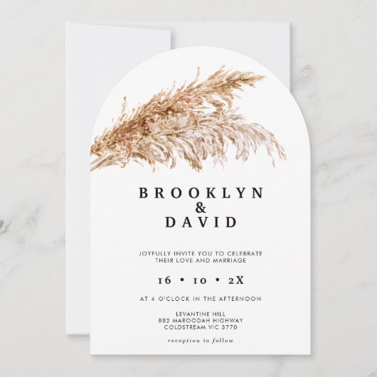 Moderne Arched Boho Pampas Grass Wedding Einladung (Vorderseite)