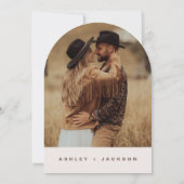 Moderne Arched Pampas Grass Wedding Einladung (Rückseite)