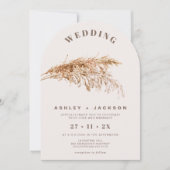 Moderne Arched Pampas Grass Wedding Einladung (Vorderseite)