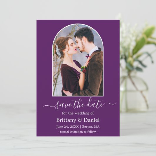Moderne Arkadenrahmen Lila Save The Date (Stehend Vorderseite)