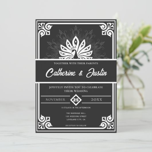 Moderne Art Deco Pfau Weiß und Schwarz Hochzeit Einladung (Stehend Vorderseite)