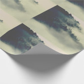 Moderne, ätherisch bewaldete Bergwelt Geschenkpapier (Ecke)