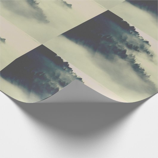 Moderne, ätherisch bewaldete Bergwelt Geschenkpapier (Ecke)