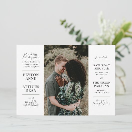 Moderne Atmosphäre Hochzeitseinladung mit einem Fo Ankündigung (Stehend Vorderseite)