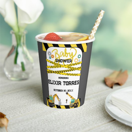 Moderne Baby-Dusche unter Bauarbeiten Pappbecher (In Situ)