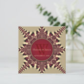 Moderne Batik Star Monogram Deep Red Gold Wedding Einladung (Stehend Vorderseite)