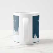 Moderne Bäume Weihnachtslandschaft Editierbares Sp Jumbo-Tasse (Rückseite)