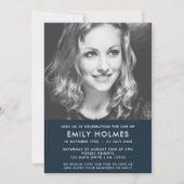 Moderne Beerdigung | Blaue Feier des Lebens Einladung (Vorderseite)