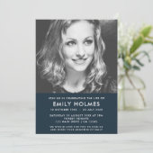 Moderne Beerdigung | Blaue Feier des Lebens Einladung (Stehend Vorderseite)