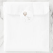 Moderne Beige Ballon Boho Babydusche Runder Aufkleber (Tasche)