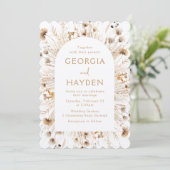 Moderne Beige Boho Wildblume Wedding Einladung (Stehend Vorderseite)