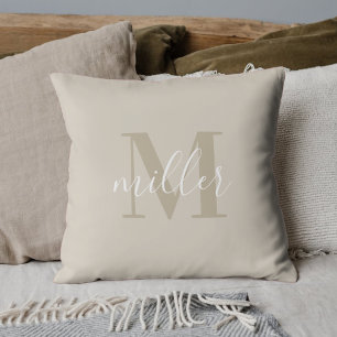 Moderne beige Familiennamens-Monogramm Kissen