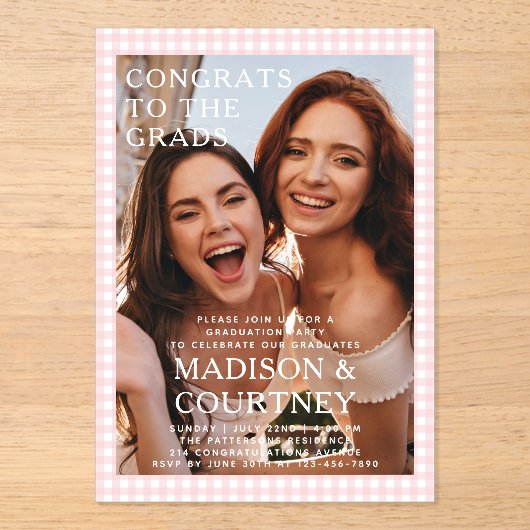 Moderne Beige Gingham Foto Graduation Party Acryleinladungen (Vorderseite)