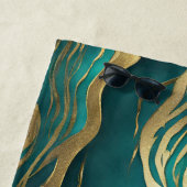 Moderne beige Marmorwellen Türkisblau Aquamarin Strandtuch (Beispiel)
