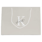 Moderne Beige Monogram Bridesmaid Vorschlag Gift B Große Geschenktüte (Vorderseite)