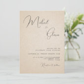 Moderne Beige Sand-Kalligrafie QR Code UAWG Weddin Einladung (Stehend Vorderseite)