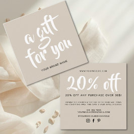 Moderne beige Schrift Coupons Gutschein Karte