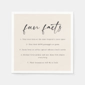 Moderne Beige Script 'Fun Facts' Hochzeit Serviette (Vorderseite)