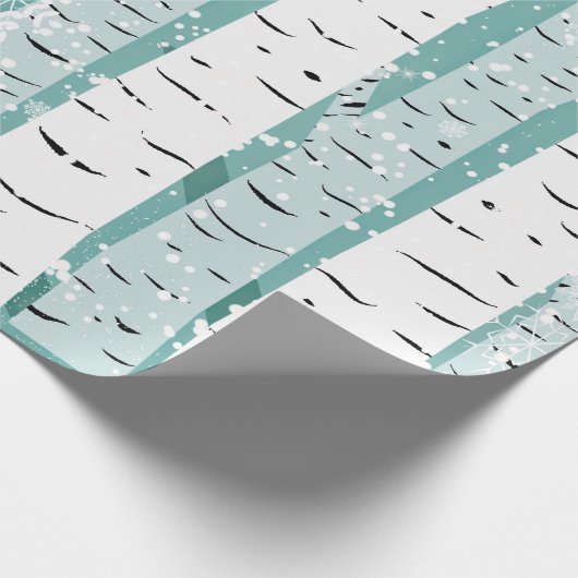 Moderne Birken-Bäume im Schnee Geschenkpapier (Ecke)