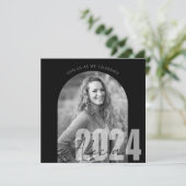 Moderne Black 2024 Foto Graduation Party Einladung (Stehend Vorderseite)