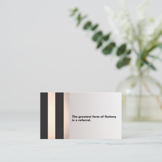 Moderne Black and Rose Gold Kundenüberweisungskart Empfehlungskarte (Stehend Vorderseite)