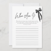 Moderne Black Bow Who I Brautparty Game Card Einladung (Vorderseite)