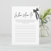 Moderne Black Bow Who I Brautparty Game Card Einladung (Stehend Vorderseite)