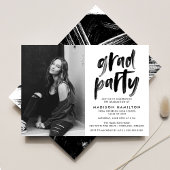 Moderne Black Brush Script Foto Graduation Party Einladung