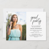 Moderne Black Brush Script Foto Graduation Party Einladung (Vorderseite)