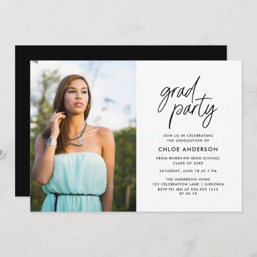 Moderne Black Brush Script Foto Graduation Party Einladung (Vorne/Hinten)