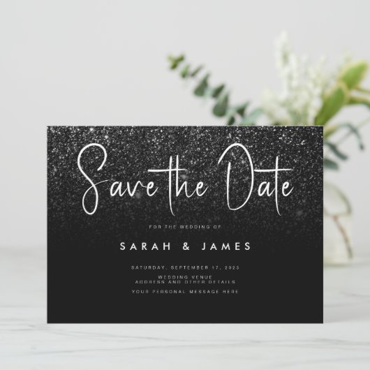 Moderne Black Glitzer Chic Wedding Save the Date (Stehend Vorderseite)