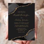 Moderne Black Gold Agate Corners Dunkle Hochzeit Einladung<br><div class="desc">Dieses elegante,  moderne Hochzeitsinklusive besticht durch ein schwarzes Aquarelldesign,  das in zwei Ecken mit goldenem Imitat-Glitzer besticht. Der anpassbare Text kombiniert goldfarbene Handschrift,  Copperplate und kursiv Schriftart auf schwarzem Schieferboden. Auf der Rückseite ist ein passendes schwarz-goldfarbenes Agerat-Design zu sehen.</div>