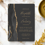 Moderne Black Gold Agate Dark Rounded Wedding Einladung<br><div class="desc">Die links Seite dieses eleganten,  modernen Hochzeitseinladens besticht durch einen schwarzen Aquarellrahmen,  der mit vergoldetem Imitat bestickt ist. Der anpassbare Text kombiniert goldfarbene Handschrift,  Copperplate und kursiv Schriftart auf einem schwarzen Hintergrund. Auf der Rückseite ist ein passendes schwarz-goldfarbenes Agerat-Design zu sehen.</div>