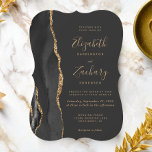 Moderne Black Gold Agate Dunkle Bracket Hochzeit Einladung<br><div class="desc">Die links Seite dieses eleganten,  modernen Hochzeitseinladens besticht durch einen schwarzen Aquarellrahmen,  der mit vergoldetem Imitat bestickt ist. Der anpassbare Text kombiniert goldfarbene Handschrift,  Copperplate und kursiv Schriftart auf einem schwarzen Hintergrund. Auf der Rückseite ist ein passendes schwarz-goldfarbenes Agerat-Design zu sehen.</div>