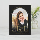 Moderne Black Gold Arch Foto Graduation Party Einladung (Stehend Vorderseite)