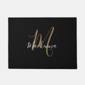 Moderne Black Gold Monogram Chic Girl Script Name Fußmatte (Vorderseite)