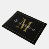 Moderne Black Gold Monogram Newlyweds Wedding Fußmatte (Schrägansicht)