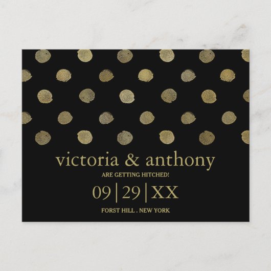 Moderne Black & Gold Polka Dots Save the Date Ankündigungspostkarte (Vorderseite)