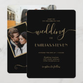 Moderne Black Gold Script Foto Initials Wedding Einladung (Vorne/Hinten)